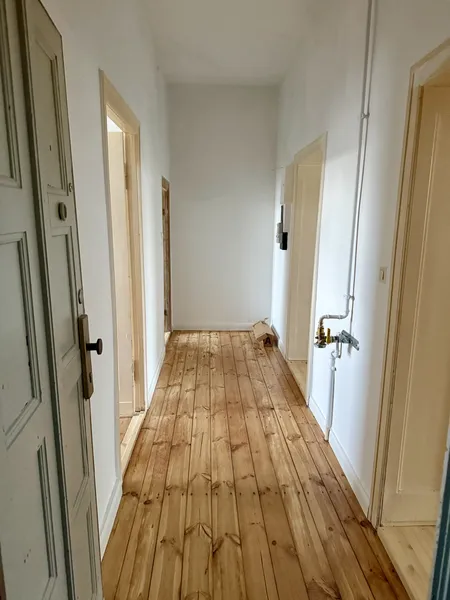 70 m² – Erstbezug nach Kernsanierung – stilvolle DG-Wohnung, komplett möbliert — photo 1